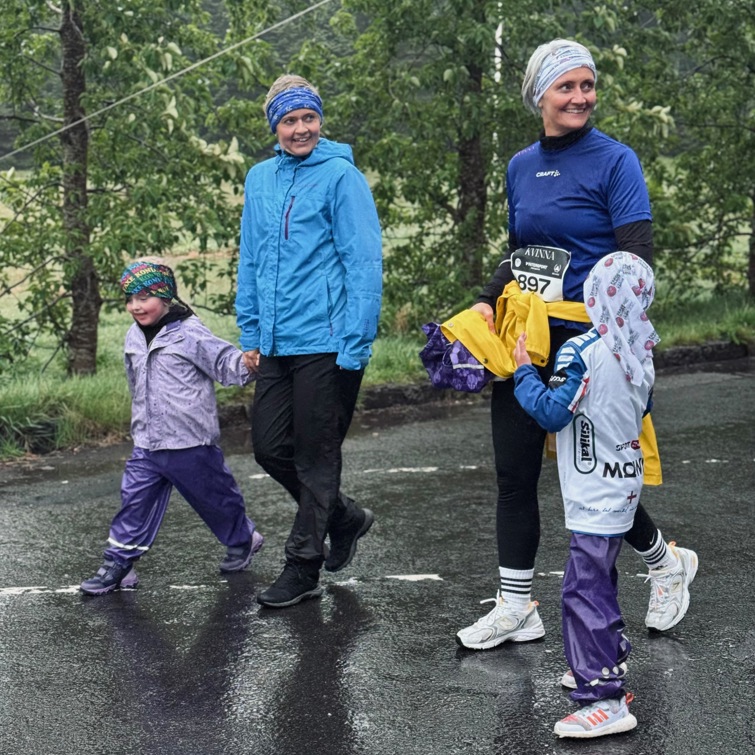 Løtumyndir frá Kvinnurenningini 2025