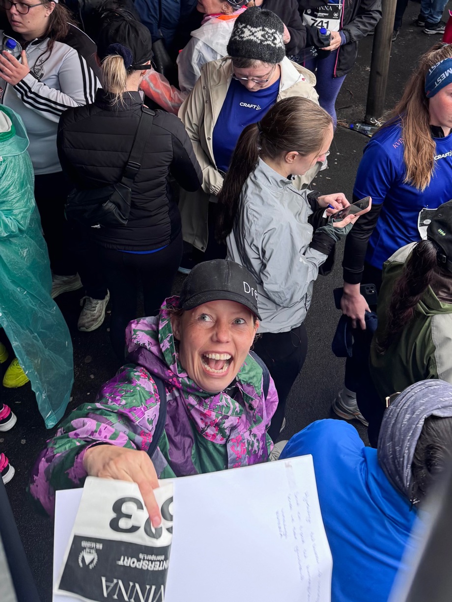 <p>Gleðin var stór hjá teimum hepnu, sum vunnu flottu vinningarnar til lutakastið</p>