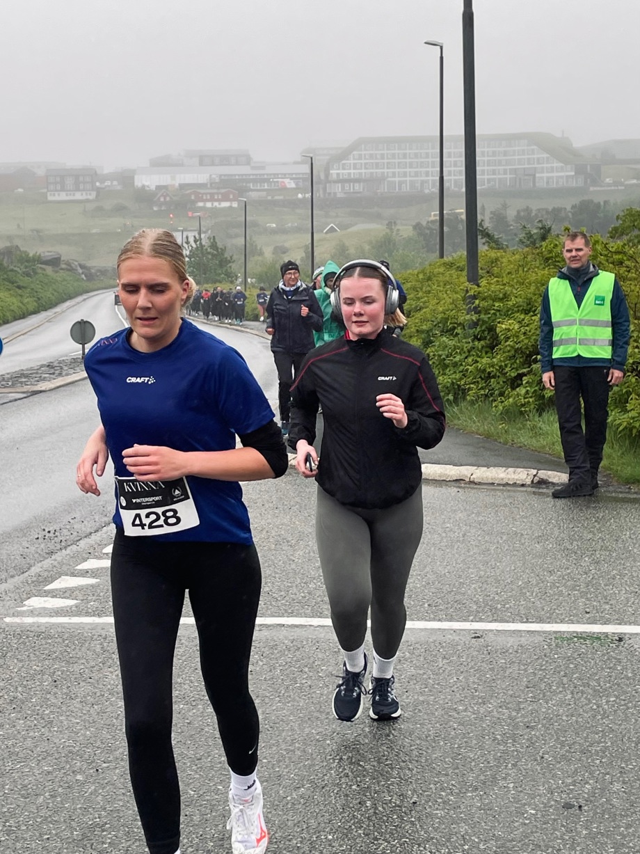 <p>1000 takk fyri í ár!</p>