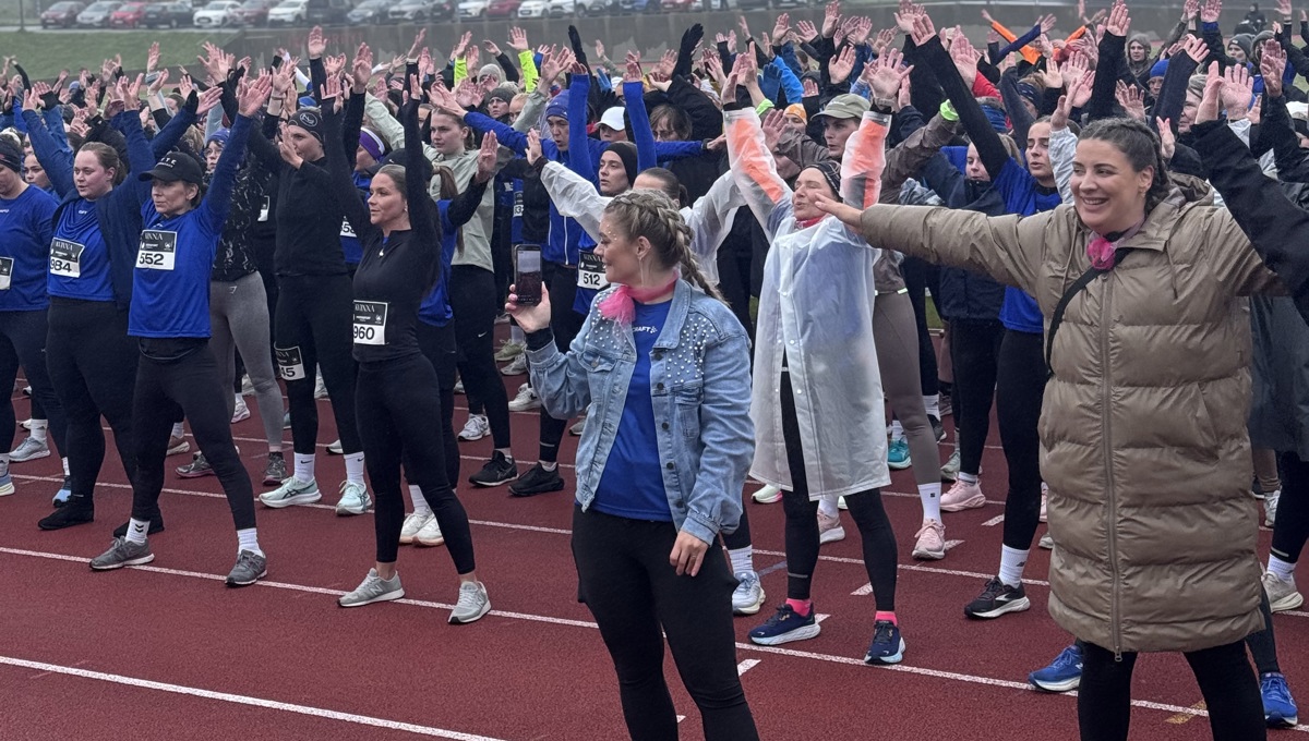 Næstan 1000 kvinnur runnu í regni – og skaptu ein heilt serligan dag