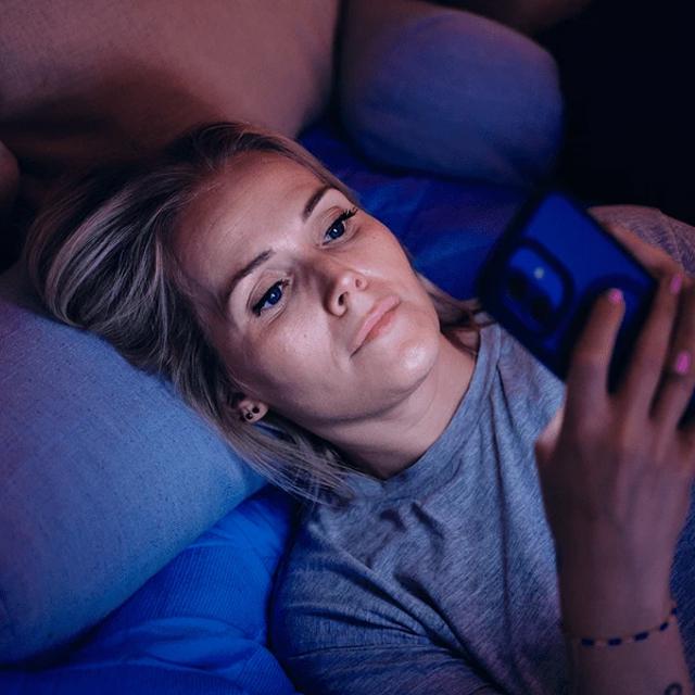 Ert tú skíggjasunn? 91% av føroyingum hava telefonina við í song!!