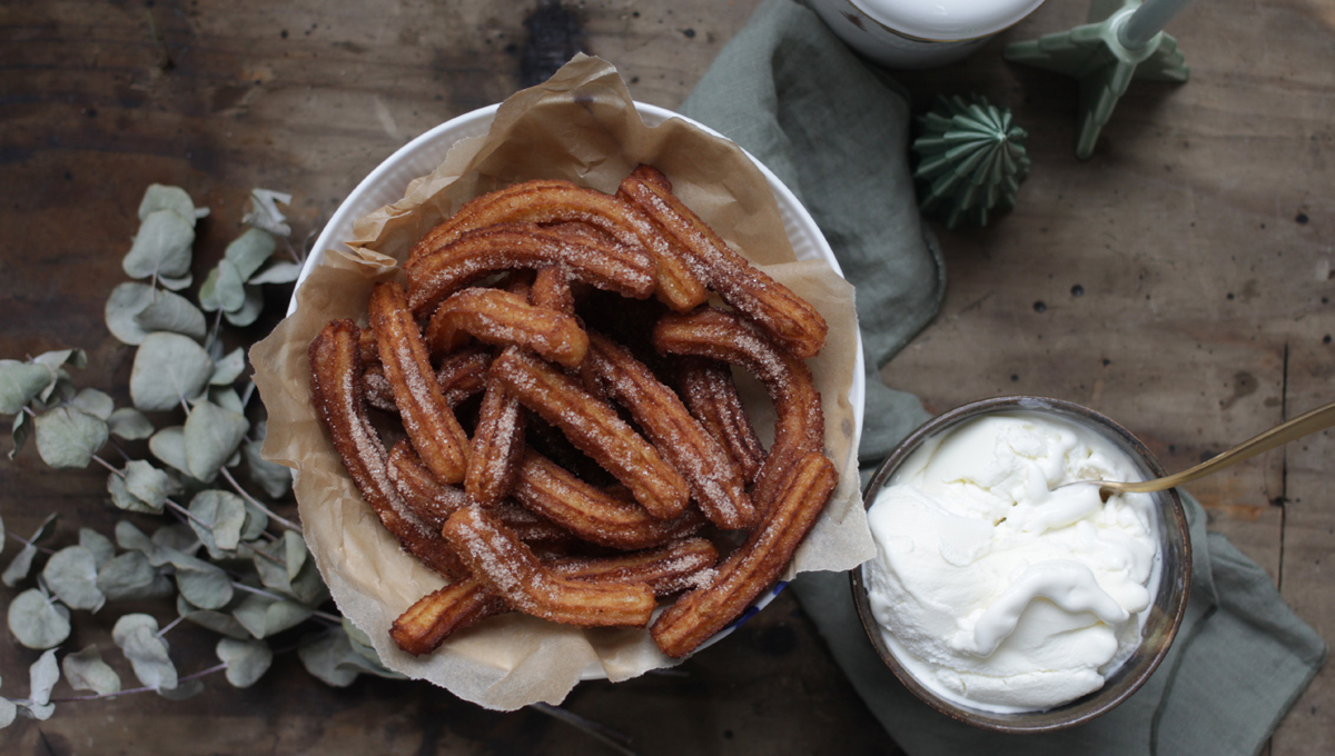 Flógvir churros við kanelsukri og ísi