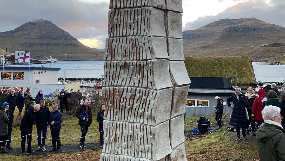 Minnismerkið fyri kvinnur deyðar í barsilssong avdúkað