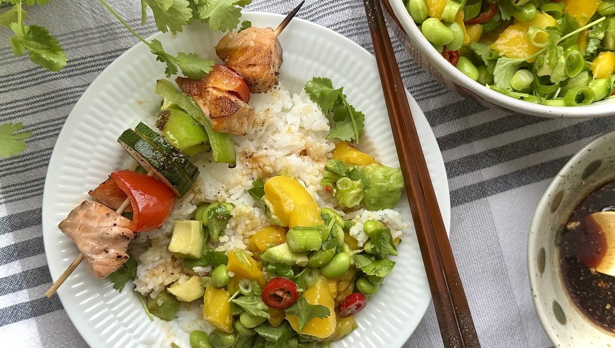 Grillað laksaspjót við frískligari mangosalat