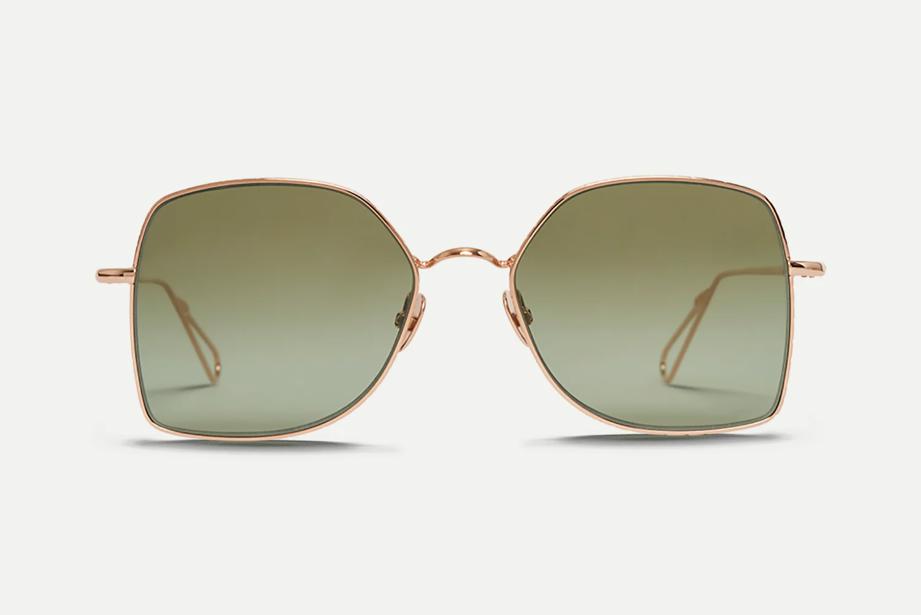 <p>Hesar brillurnar eru so kul, at tær næstan krevja umrøðu og eitt sindur av virðing eisini. Tær osa jú av ósmædni og sjálvsáliti.</p>
<p><span style="font-weight: lighter;"><br />Brillurnar eru frá </span>Ahlem</p>