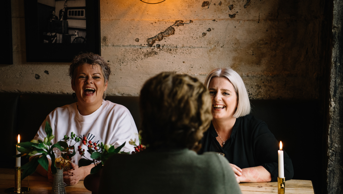 Til gløgg við presti, sniðgeva og sjónleikara