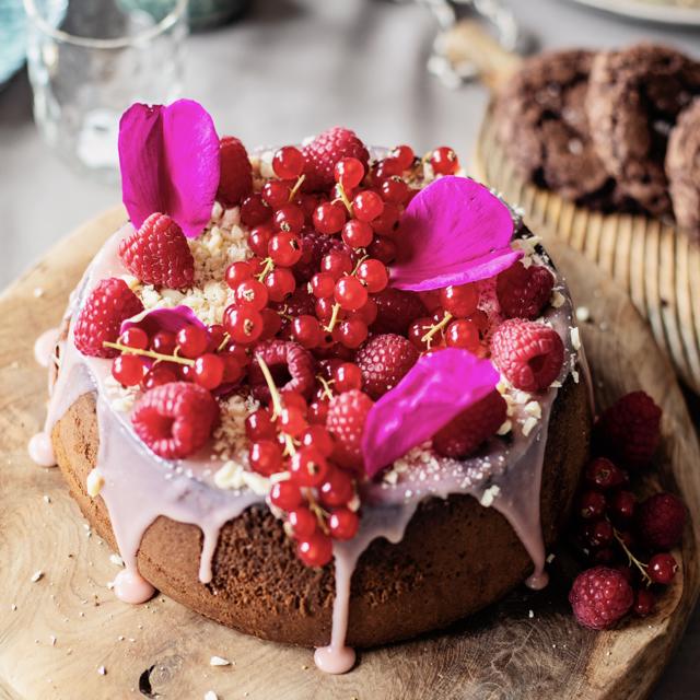 Glutenfrí mandlukøka við hvítum sjokulátuganasj
