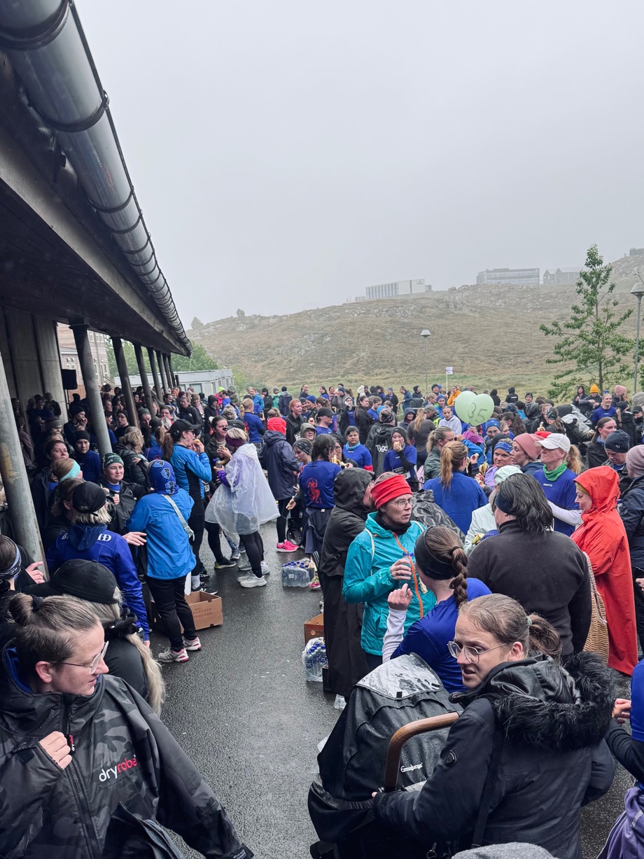 <p>Frukt og vatn til luttakandi kvinnur</p>