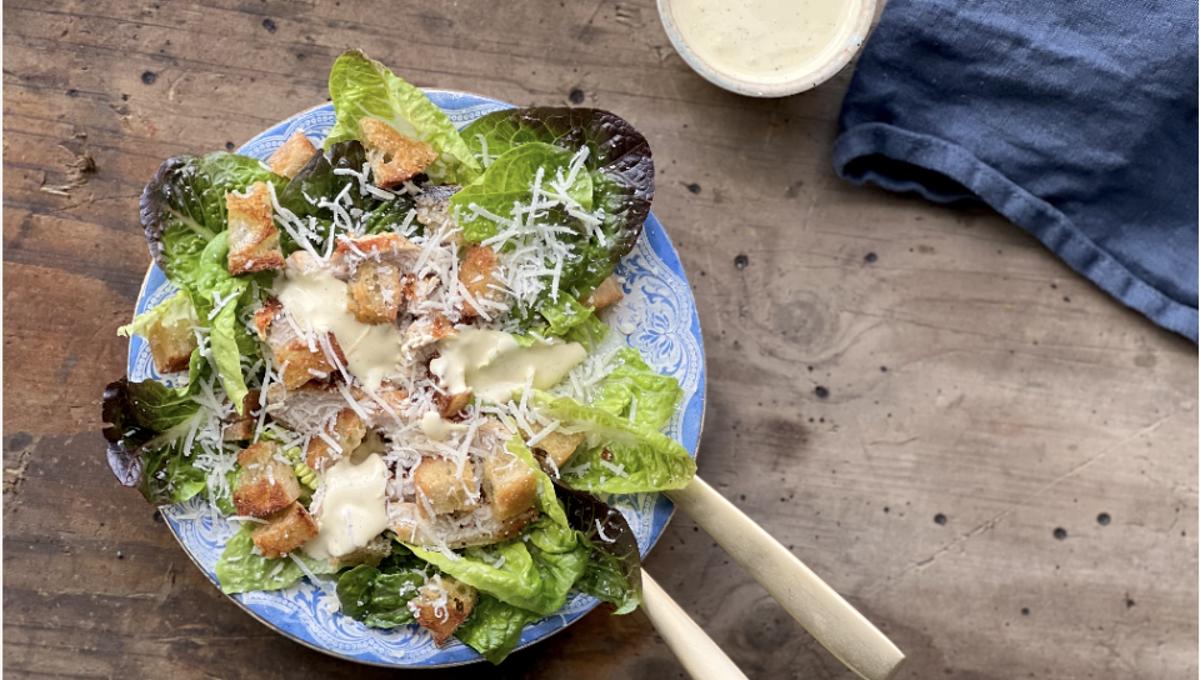 Cæsarsalat við heimagjørdum dressingi